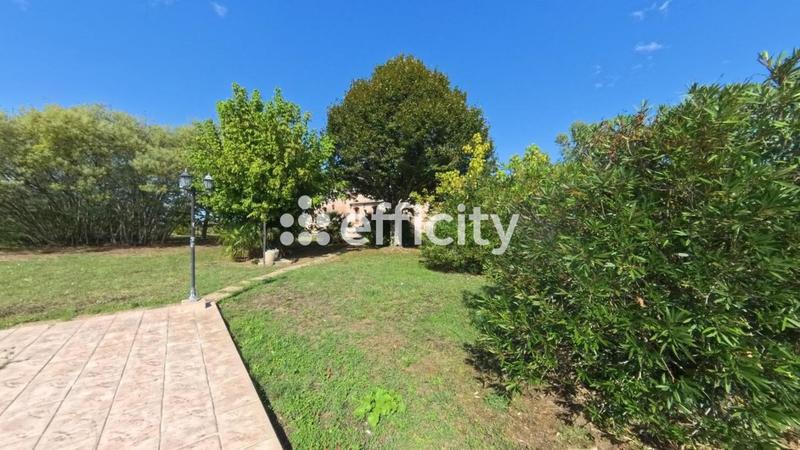 Maison - 245 m² - 11 pièces