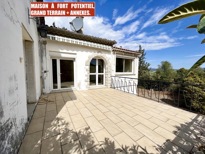 Maison - 232 m² - 8 pièces