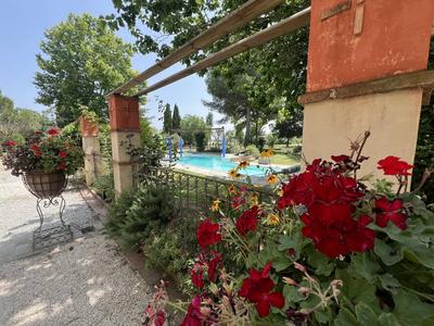 Mas - 380 m² - 9 pièces