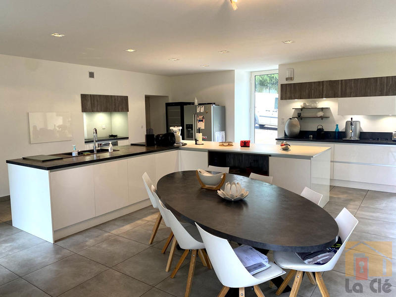 Maison - 450 m² - 11 pièces