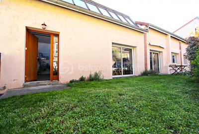 Maison - 202 m² - 8 pièces