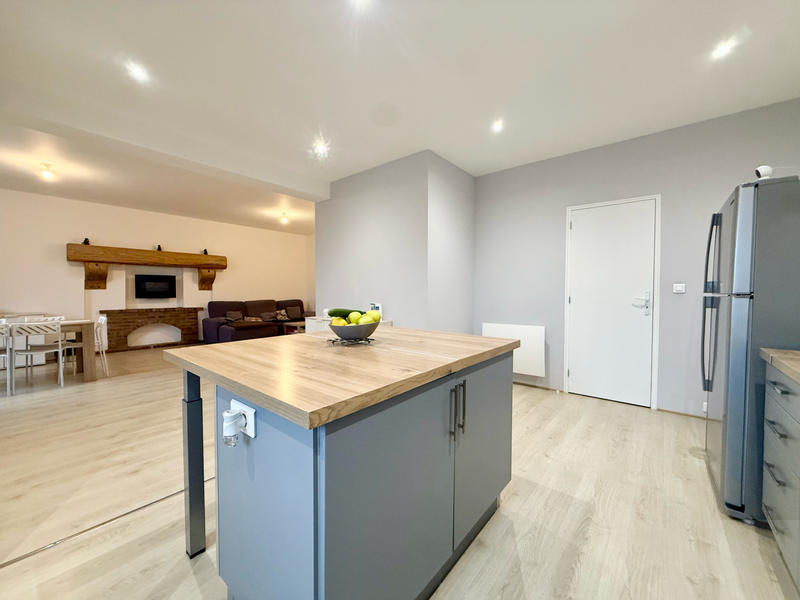 Maison - 277 m² - 8 pièces