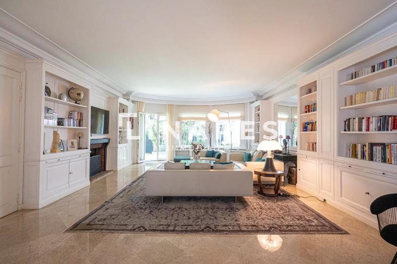 Maison - 306 m² - 6 pièces