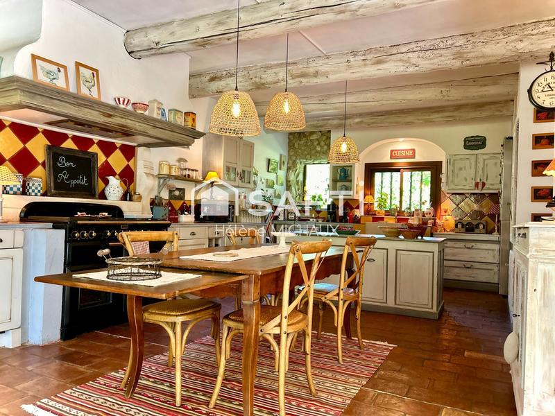 Maison - 280 m² - 8 pièces