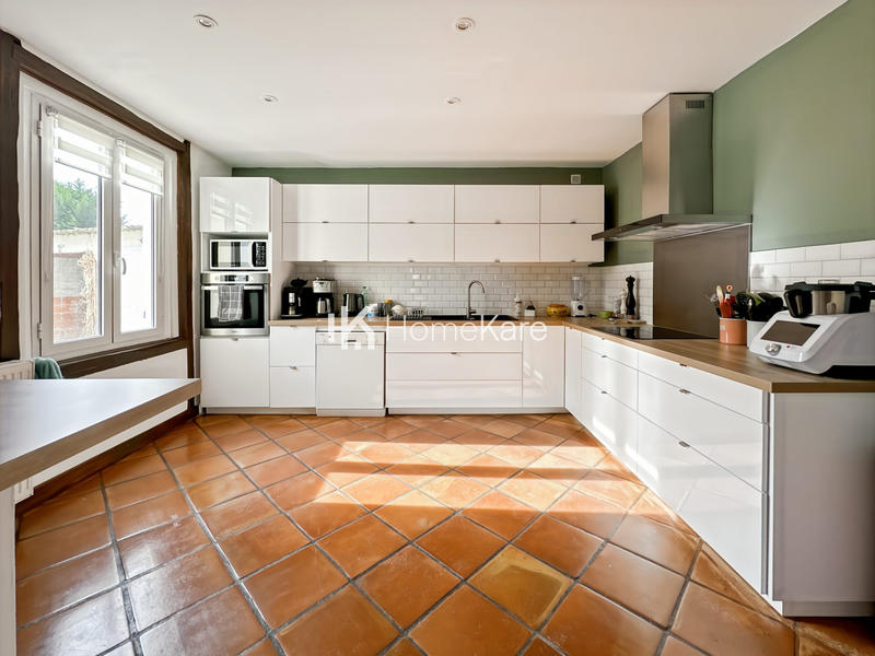 Maison - 202 m² - 5 pièces