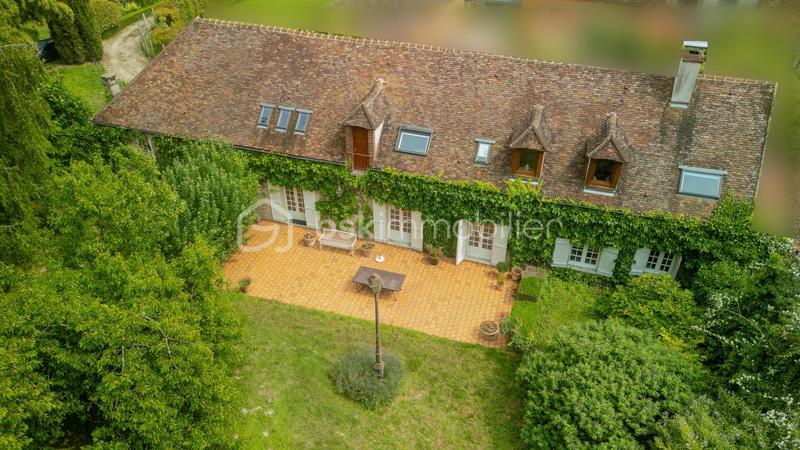 Demeure - 260 m² - 9 pièces