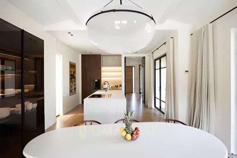 Villa - 250 m² - 8 pièces