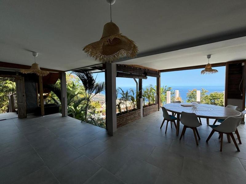 Maison - 216 m² - 9 pièces