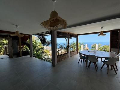 Maison - 216 m² - 9 pièces