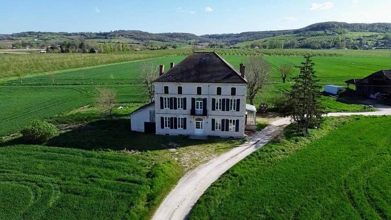 Maison - 273 m² - 6 pièces