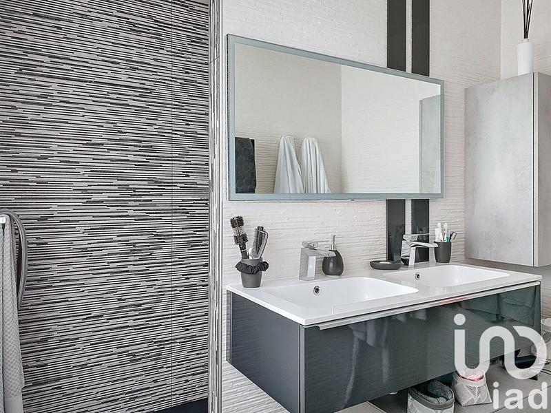 Maison - 220 m² - 6 pièces