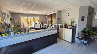 Local commercial - 218 m² - 6 pièces