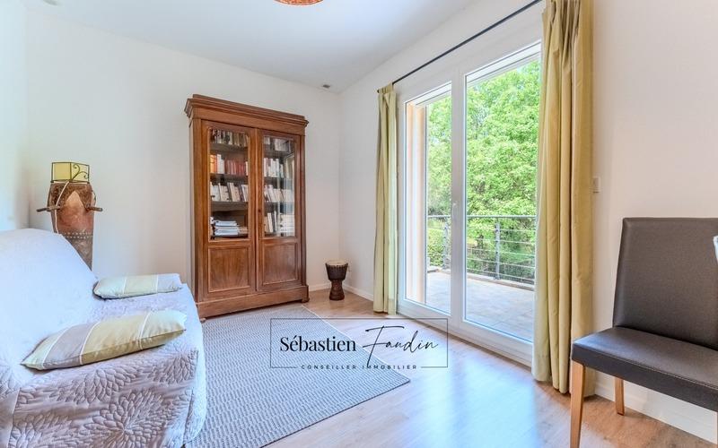 Maison - 320 m² - 11 pièces