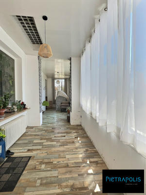 Maison - 302 m² - 10 pièces