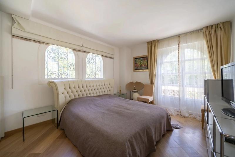 Villa - 400 m² - 7 pièces