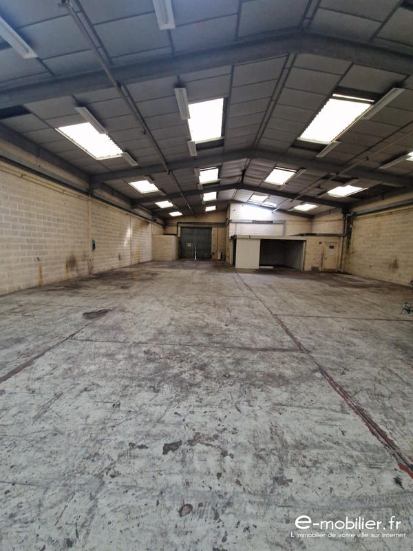 Local d'activités - 2 200 m²