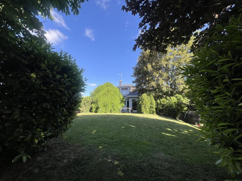 Maison - 250 m² - 6 pièces