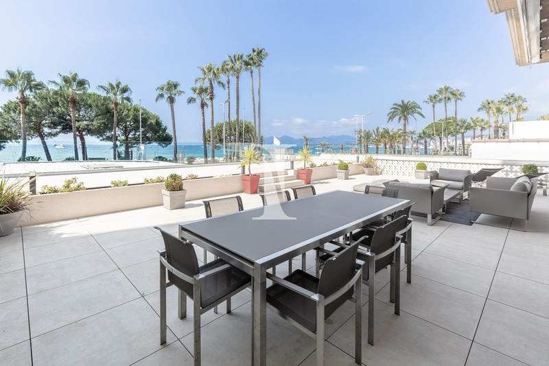 Appartement - 213 m² - 5 pièces