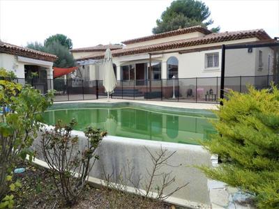 Maison - 200 m² - 4 pièces