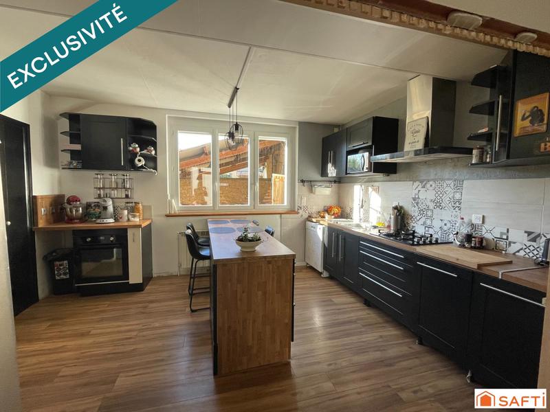 Maison - 235 m² - 8 pièces