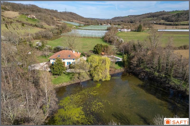 Maison - 343 m² - 9 pièces