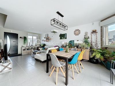 Maison - 95 m² - 5 pièces