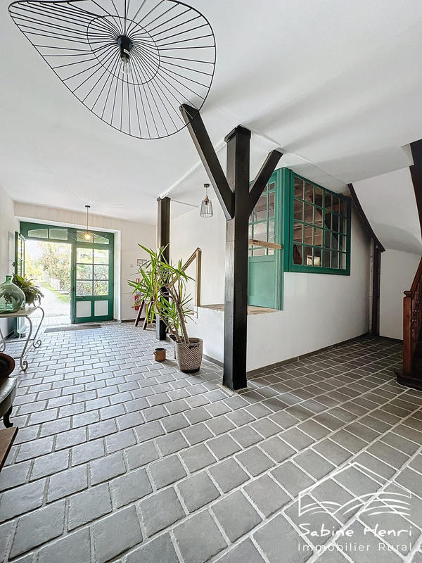 Maison - 750 m² - 22 pièces