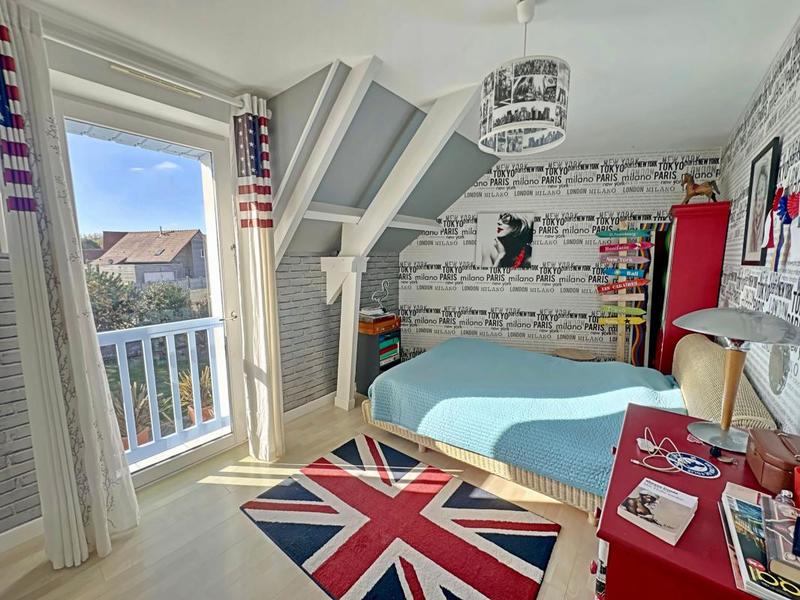 Villa - 241 m² - 8 pièces