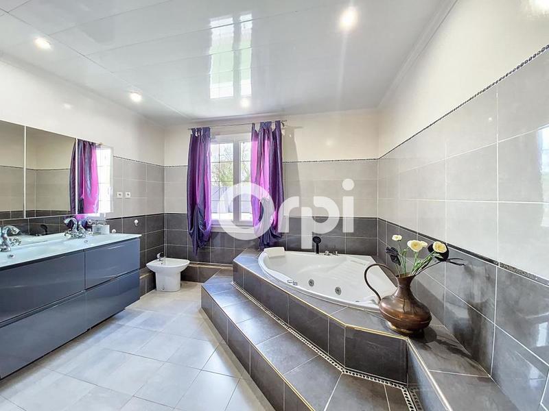 Maison - 200 m² - 7 pièces