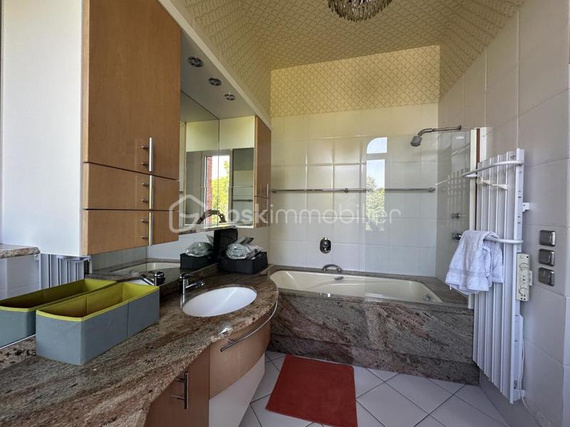 Maison de maîtres - 360 m² - 16 pièces