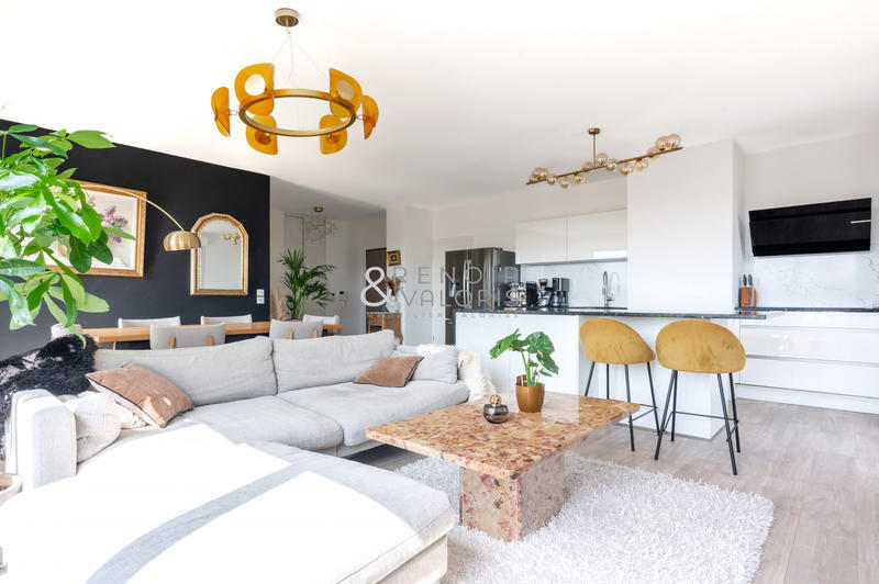 Appartement - 94 m² - 5 pièces