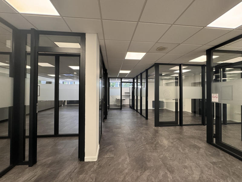 Bureau - 200 m² - 8 pièces