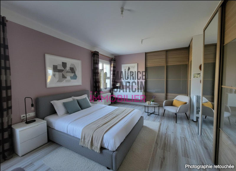 Maison - 220 m² - 6 pièces