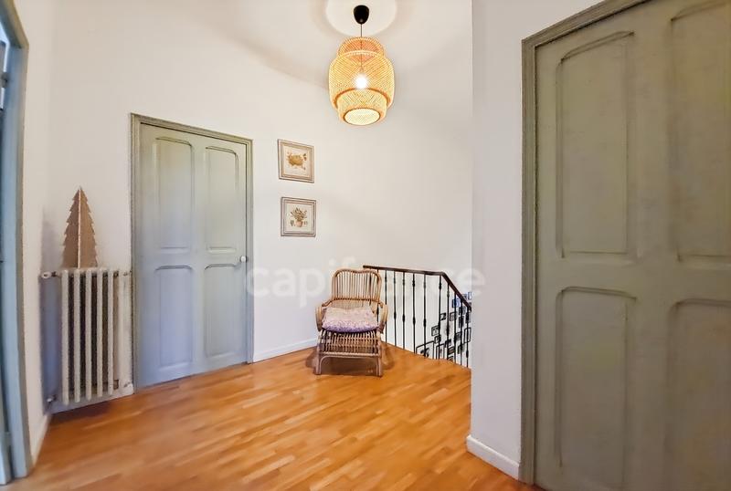 Maison - 628 m² - 9 pièces