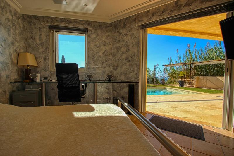 Villa - 450 m² - 8 pièces