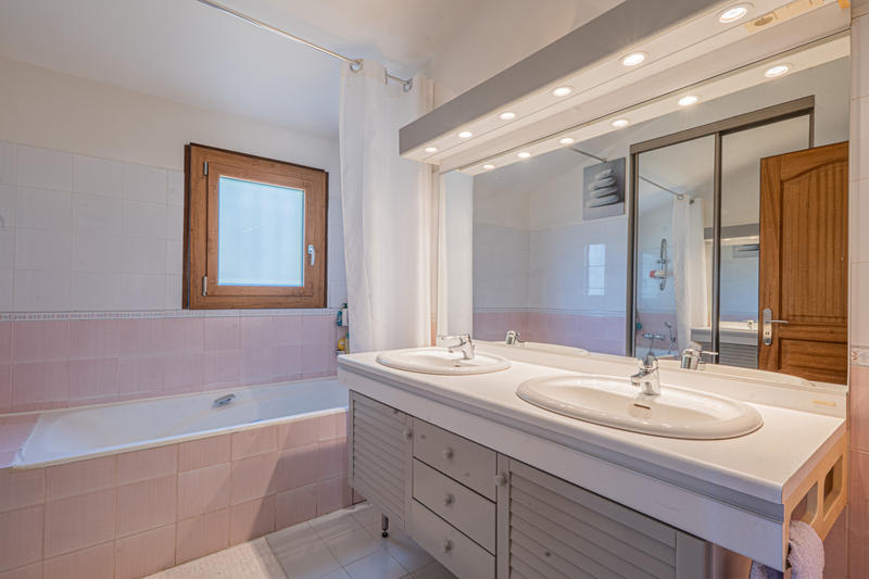 Maison - 181 m² - 8 pièces