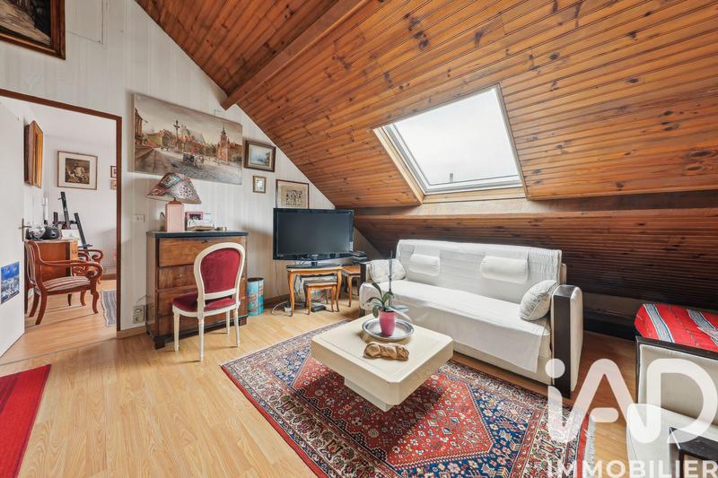 Maison - 230 m² - 9 pièces