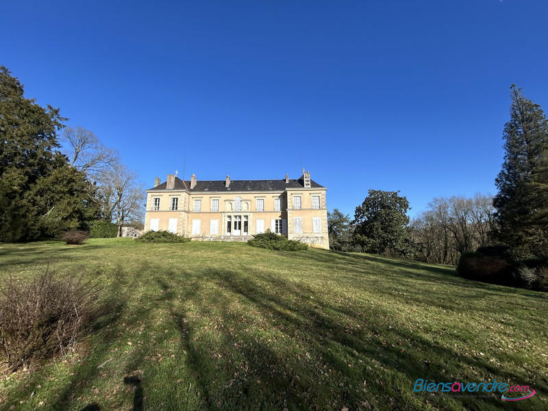 Château - 632 m² - 12 pièces