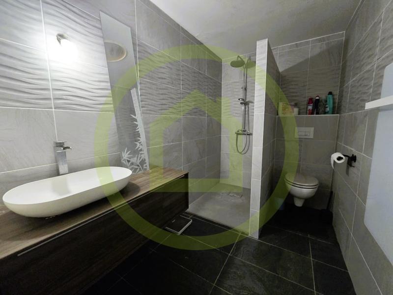 Maison - 207 m² - 7 pièces