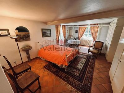 Maison - 270 m² - 8 pièces