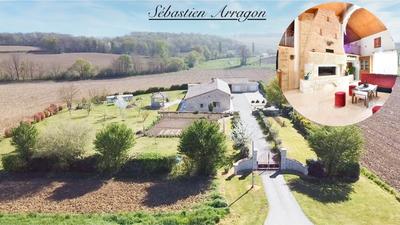 Propriété - 260 m² - 8 pièces