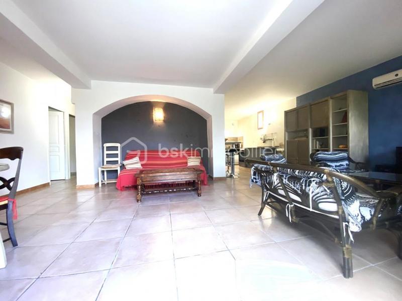 Propriété - 225 m² - 9 pièces