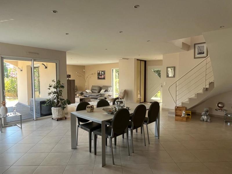 Maison - 198 m² - 7 pièces