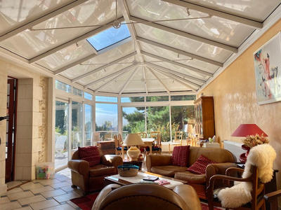 Maison - 216 m² - 7 pièces