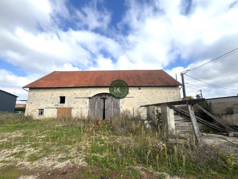 Maison - 300 m² - 1 pièce