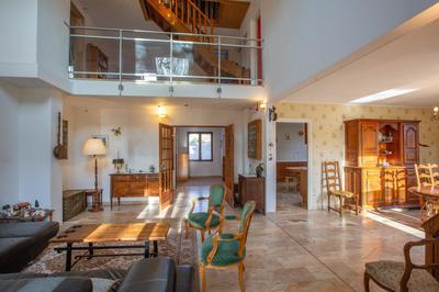 Maison - 261 m² - 9 pièces