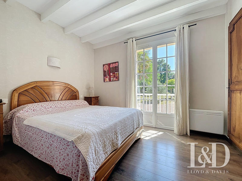 Maison contemporaine - 263 m² - 7 pièces