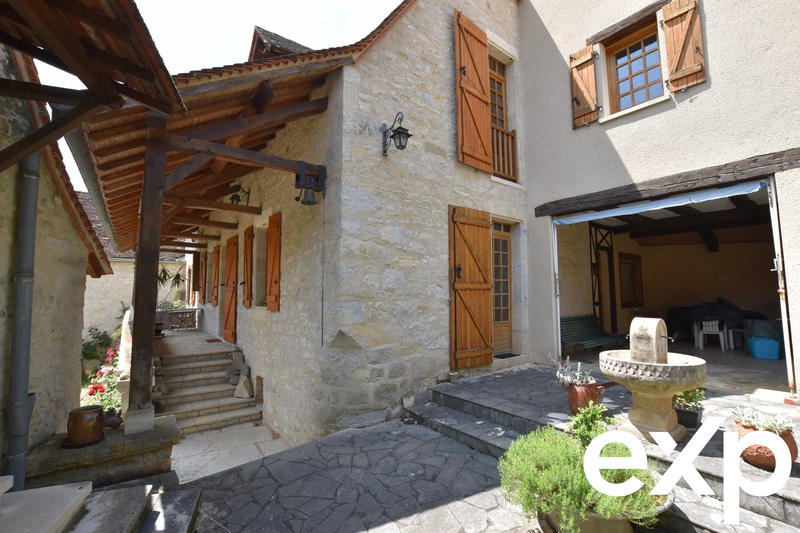 Maison traditionnelle - 201 m²