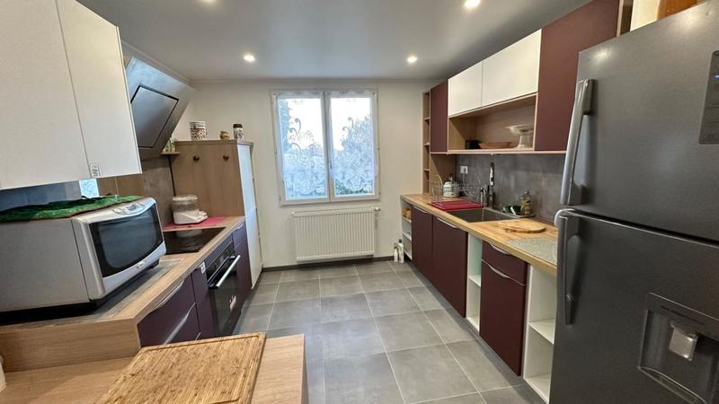 Maison - 230 m² - 9 pièces