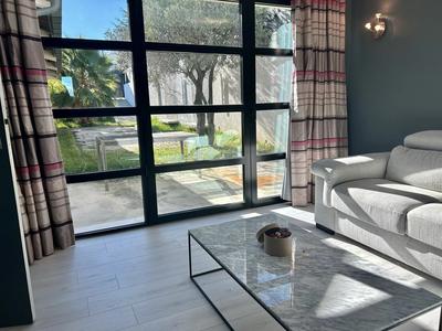 Maison - 240 m² - 6 pièces